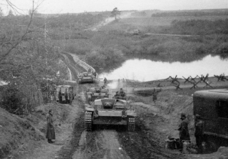 Archivo:TA Stug3 430u03u23.jpg