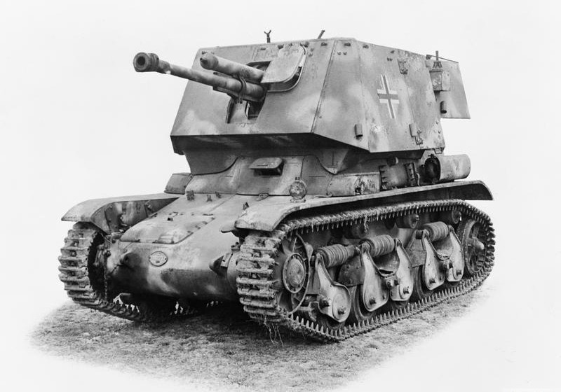 Archivo:4.7 cm PaK(t) auf Panzerkampfwagen 35R(f) - IWM (STT 9440).jpg
