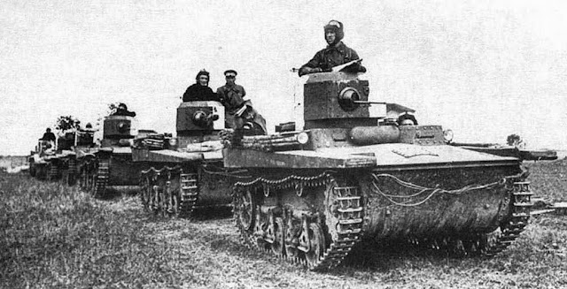 Archivo:T37A comm2.jpg