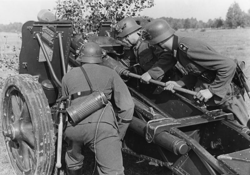 Archivo:Bundesarchiv Bild 146-2006-0057, Artilleristen der Division 'Großdeutschland'.jpg