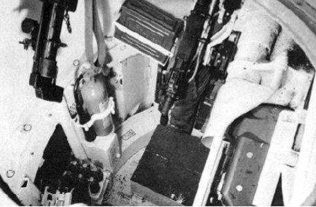 Archivo:Sherman gunner position.jpg