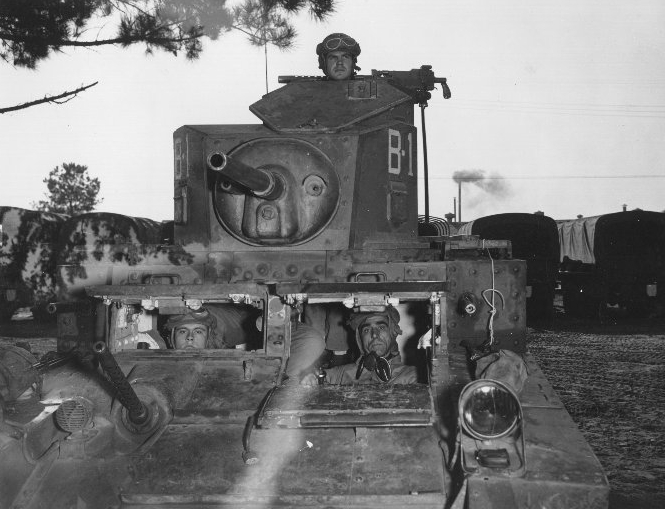 Archivo:M3-stuart-open.jpg