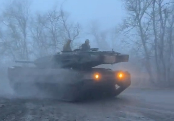 Archivo:Leopard2 23094805934.jpg