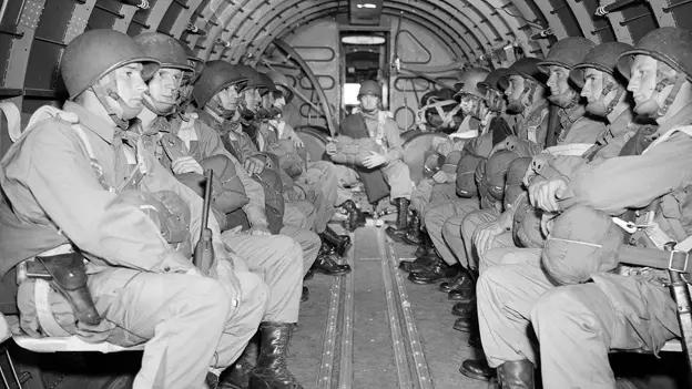 Archivo:75321500 paratroopers.jpg.jpg