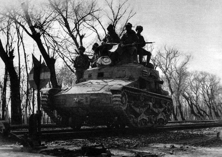 Archivo:Type 95 So-Ki with crew.jpg