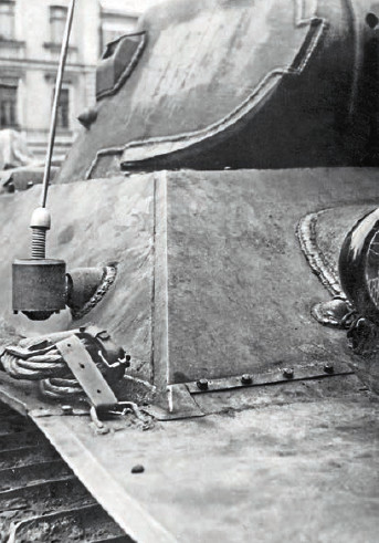 Archivo:T-34 71-TK-3 antenna.jpg