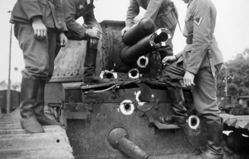 Archivo:Char 2C damaged turret.jpg