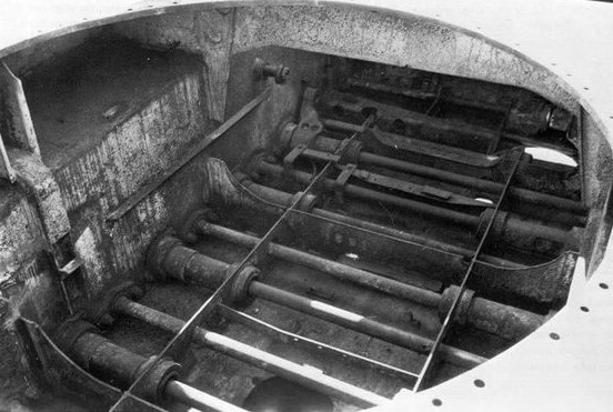 Archivo:Panther II - Tiger II single torsion bars.jpg