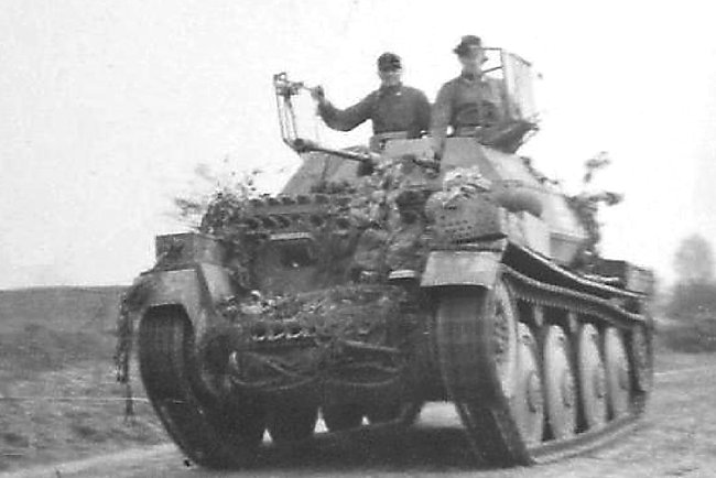 Archivo:Aufklarungspanzer-38t-mit-2cm-gun-grossdeutschland.jpg