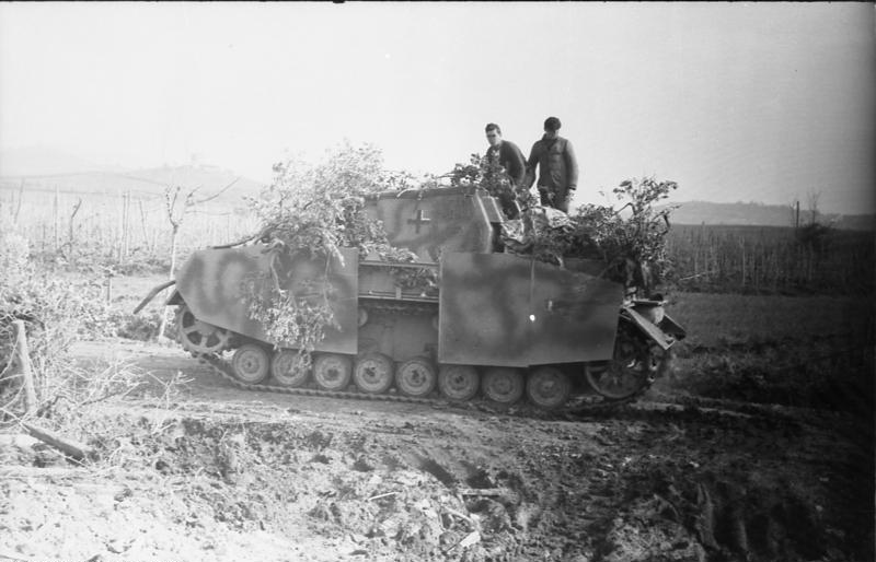 Archivo:Bundesarchiv Bild 101I-311-0903-21A, Italien, getarnter Panzer.jpg