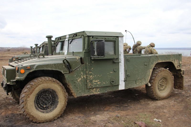 Archivo:UA Navy Humvees 02.jpg