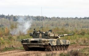 Un T-80U de la 4.ª Brigada de Tanques del Ejército Ruso visto desde atrás.