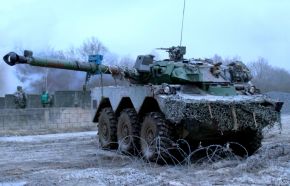 AMX-10 RC, un vehículo de reconocimiento francés de los años 1980 armado con un cañón de 105 mm.