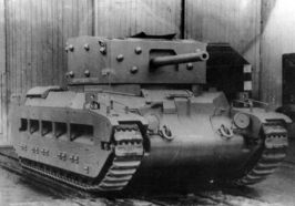 Un prototipo de Matilda II con la torreta del tanque de crucero A24 Cavalier y su cañón de 6 libras. El fracaso de este proyecto fue el fin de los trabajos de desarrollo en el Matilda.
