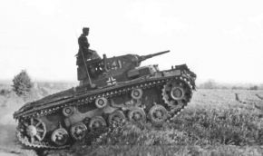 Un Panzer III del Regimiento Panzer 36 (4.ª División Panzer) avanzando durante la Batalla de Francia.