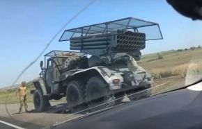Un BM-21 Grad ruso con rejillas antidron, agosto de 2023.
