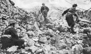 Soldados polacos del II Cuerpo durante la Batalla de Monte Cassino, mayo de 1944.
