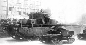 Una tanqueta T-27 junto al tanque soviético contemporáneo de mayor tamaño, el T-35.