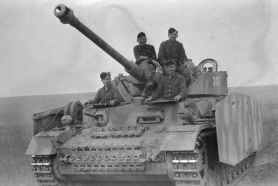 Panzer IV Ausf. G con faldones blindados (Panzerschürzen). Estos elementos servían para protegerse de los numerosos fusiles anticarro soviéticos.