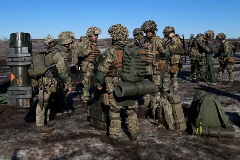 Archivo:UA soldiers NLAW training 05.jpg