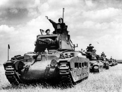En esta columna de tanques Matilda II se pueden ver tres tipos de cadenas.