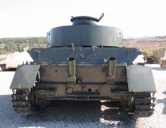 Parte trasera del Ausf. J con sus silenciadores verticales.