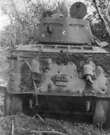 Un tanque soviético T-34 destruido por un Ju 87 G-2 armado con los cañones BK 3,7.