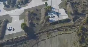 Un Lancet instantes antes de impactar contra un MiG-29 ucraniano en el aeródromo de Dolgintsevo, septiembre de 2023.