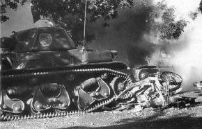 Otros dos Renault R35 abandonados tras los combates en Sicilia.
