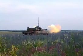 Otra imagen de un AMX-10 RCR abriendo fuego en un vídeo publicado a principios de septiembre de 2023.