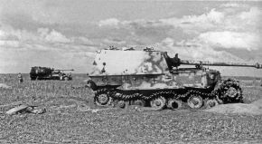 Varios Ferdinand neutralizados por los campos de minas durante la ofensiva Norte.