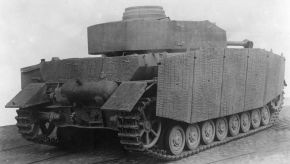 Parte trasera de un Ausf. G con el blindaje espaciado Schürzen introducido a partir de abril de 1943.