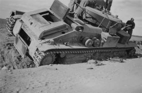 Un T-28 abandonado durante la invasión alemana de 1941.