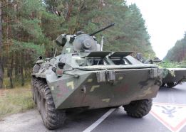 Un grupo de BTR-82A capturados, repintados con el camuflaje digital ucraniano Mod. 2016 y puestos en servicio de nuevo. Septiembre de 2022.