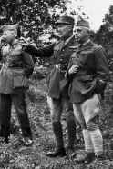 El general Bougrain, comandante de la 2ª DLM, junto al coronel Morio, comandante del 8.º Regimiento de Coraceros.