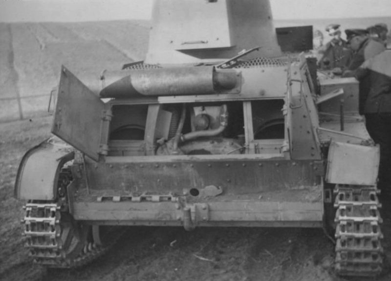 Archivo:7tp engine.jpg