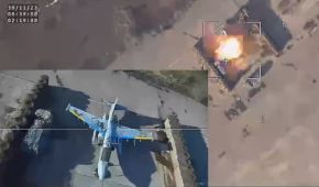 Imágenes del ataque de un Lancet a lo que aparenta ser un señuelo de Su-25 ucraniano en Dolgintsevo, 30 de noviembre de 2023.