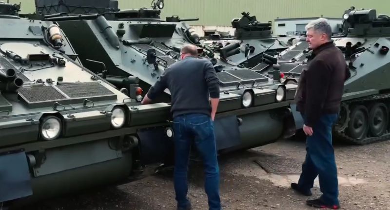 Archivo:Poroshenko scorpion.jpg