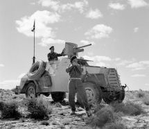 Marmon-Herrington Mk.II armado con un cañón italiano Ansaldo Mod. 35 de 47 mm, abril de 1942.