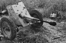 Un 3,7 cm PaK 36 con un Stielgranate 41 era un arma de corto alcance pero capaz de derrotar a cualquier carro pesado de la época.