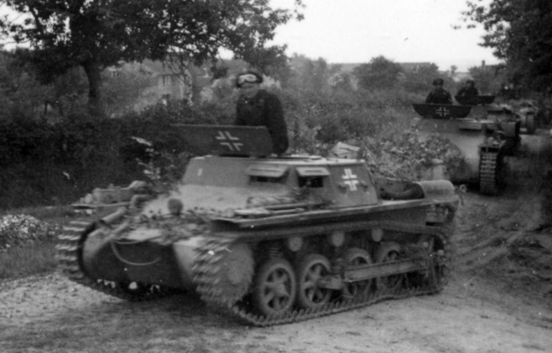 Archivo:TA STuG munitonspanzer1.jpg