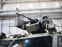 Estación de armas remota Kamrat-M en un Novator expuesto en Kiev en el año 2021.