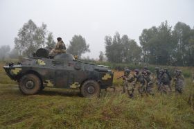 Un BRDM-2 modernizado ucraniano durante unas maniobras militares en 2017.