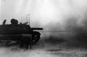 Prototipo KV-14 durante las pruebas de tiro.