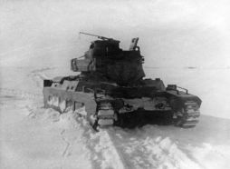 Un Matilda cruzando un campo nevado en Rusia.