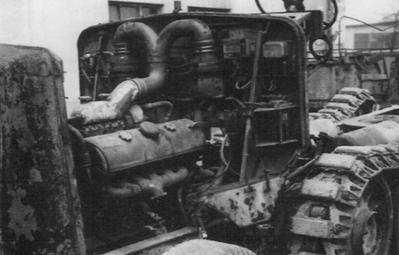 Archivo:SdKfz8 engine.jpg
