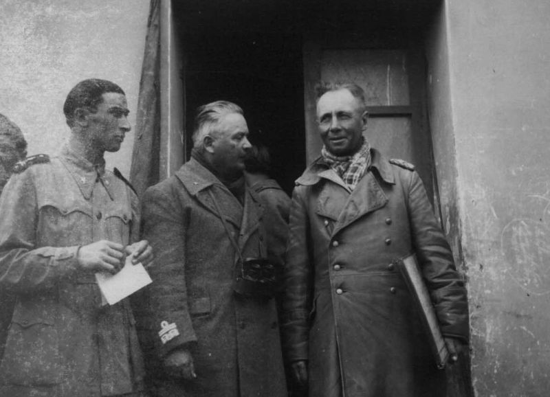Archivo:General Gambara and Rommel.jpg