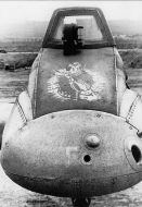 El visor para apuntar se situaba en la parte exterior de un fuselaje frontal blindado con láminas de acero.