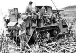 Un M3 75 mm GMC de la Compañía de Armas Especiales de la 2.ª División de Marines durante la Batalla de Tinian, en las Islas Marianas, julio de 1944.