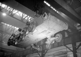 Casco de un Valentine durante su producción en la fábrica Angus Shops de Canadian Pacific Railway en Montreal.